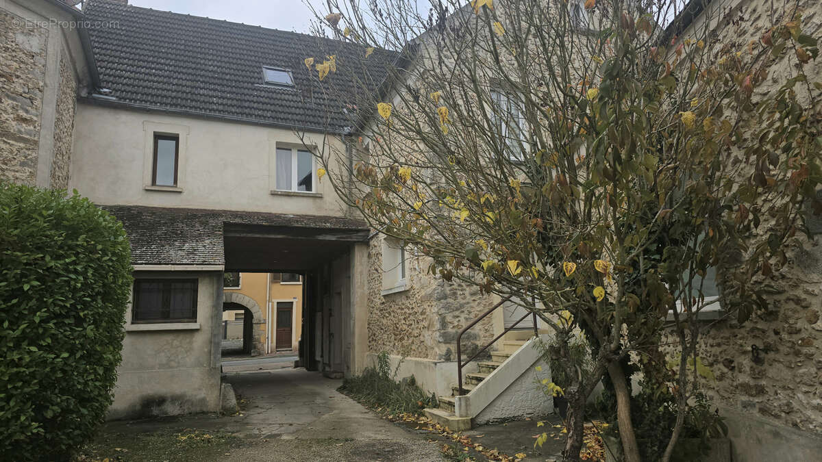 Appartement à BONNELLES