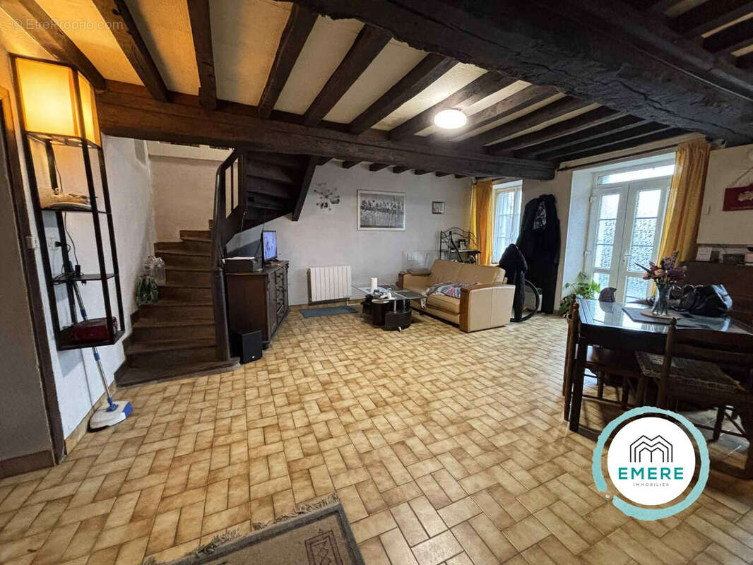Maison à LES CHERIS