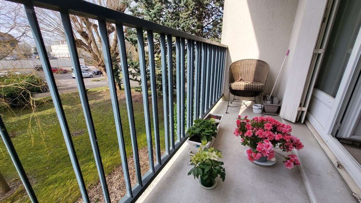 Appartement à LES CLAYES-SOUS-BOIS
