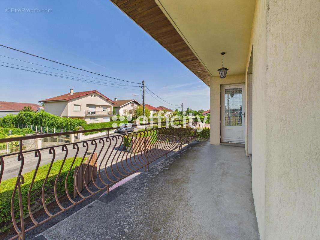 Maison à PERONNAS
