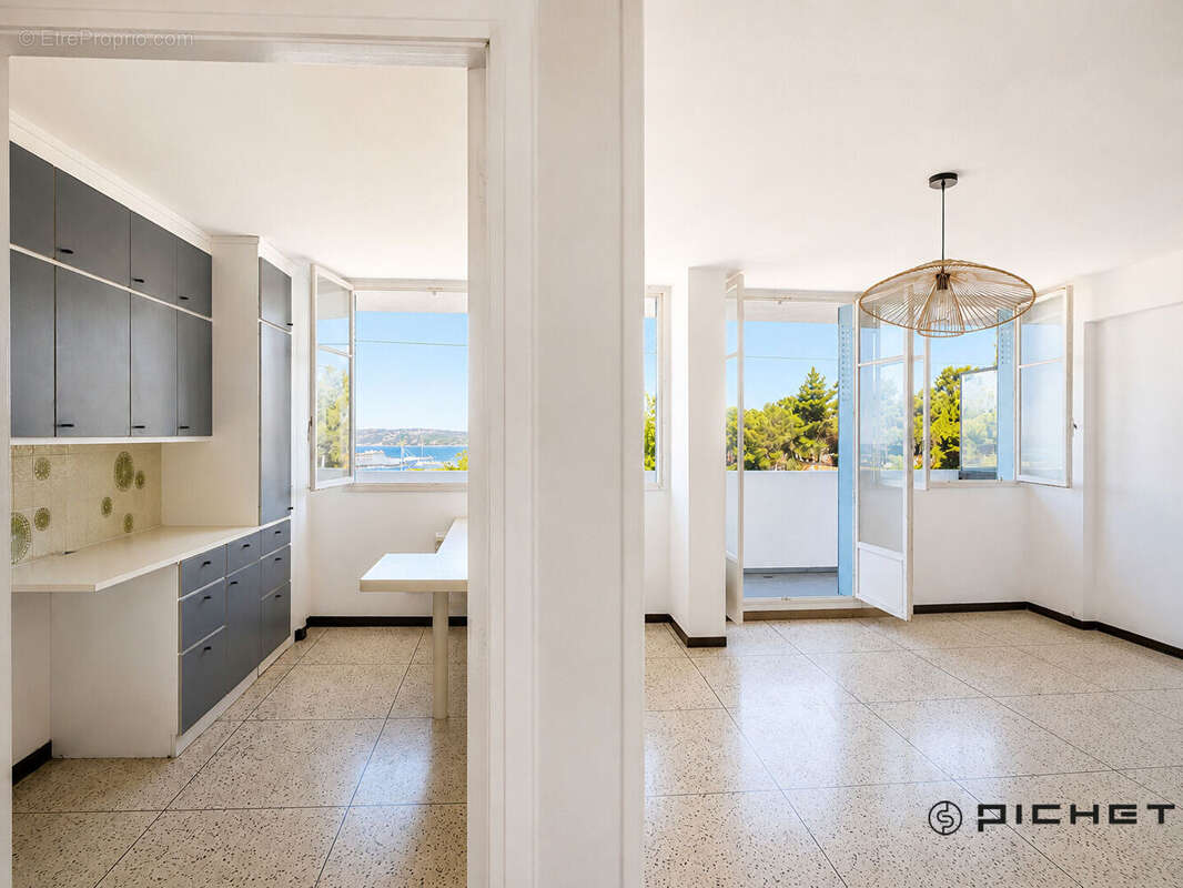 Deux pièces avec large balcon vue mer et stationnement - La Calade - photo 5