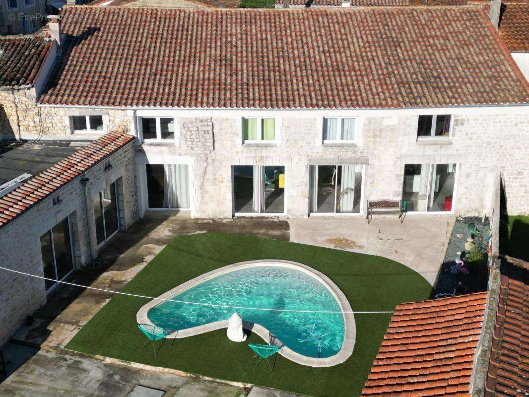 Maison à NIEULLE-SUR-SEUDRE