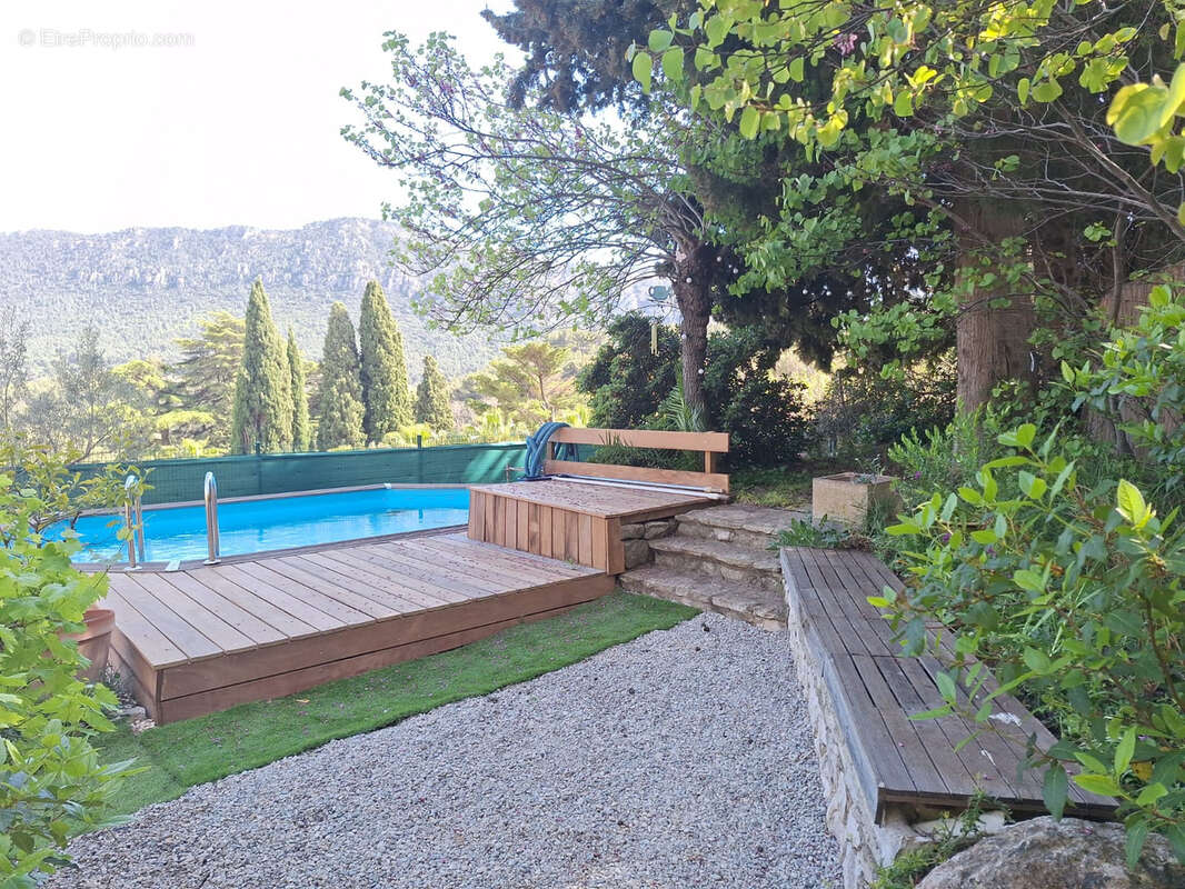 Maison à LE REVEST-LES-EAUX