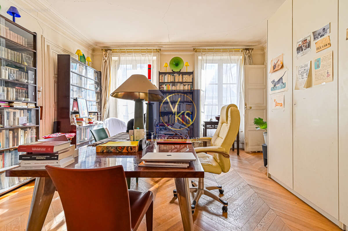 Appartement à PARIS-1E