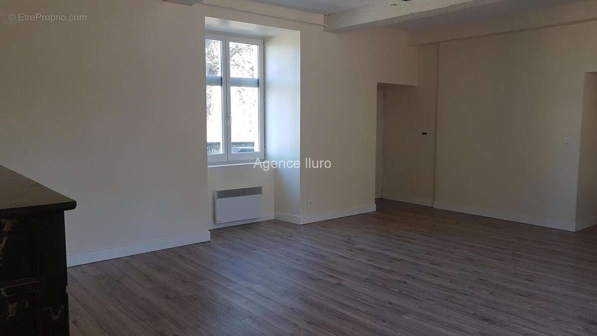 Oloron - bel appartement de caractere type t3 entierement renove avec places parking, cave et terrasse - photo 5