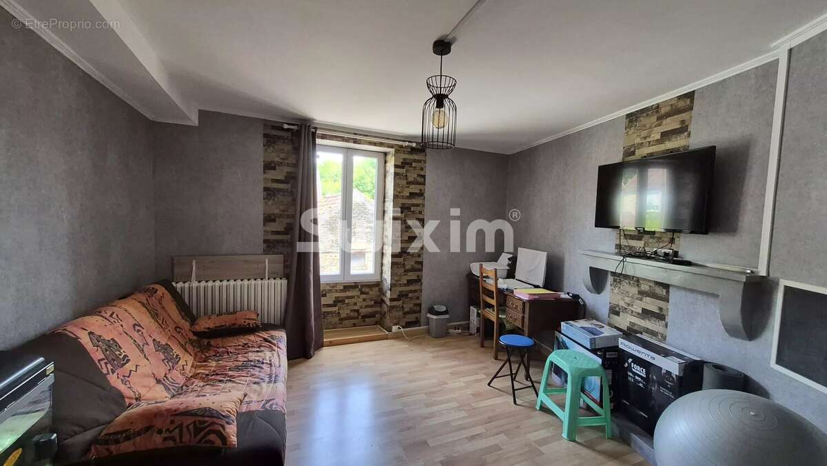 Maison en pierre de 180 m2 et son terrain clos de 1.450 hectares - photo 6