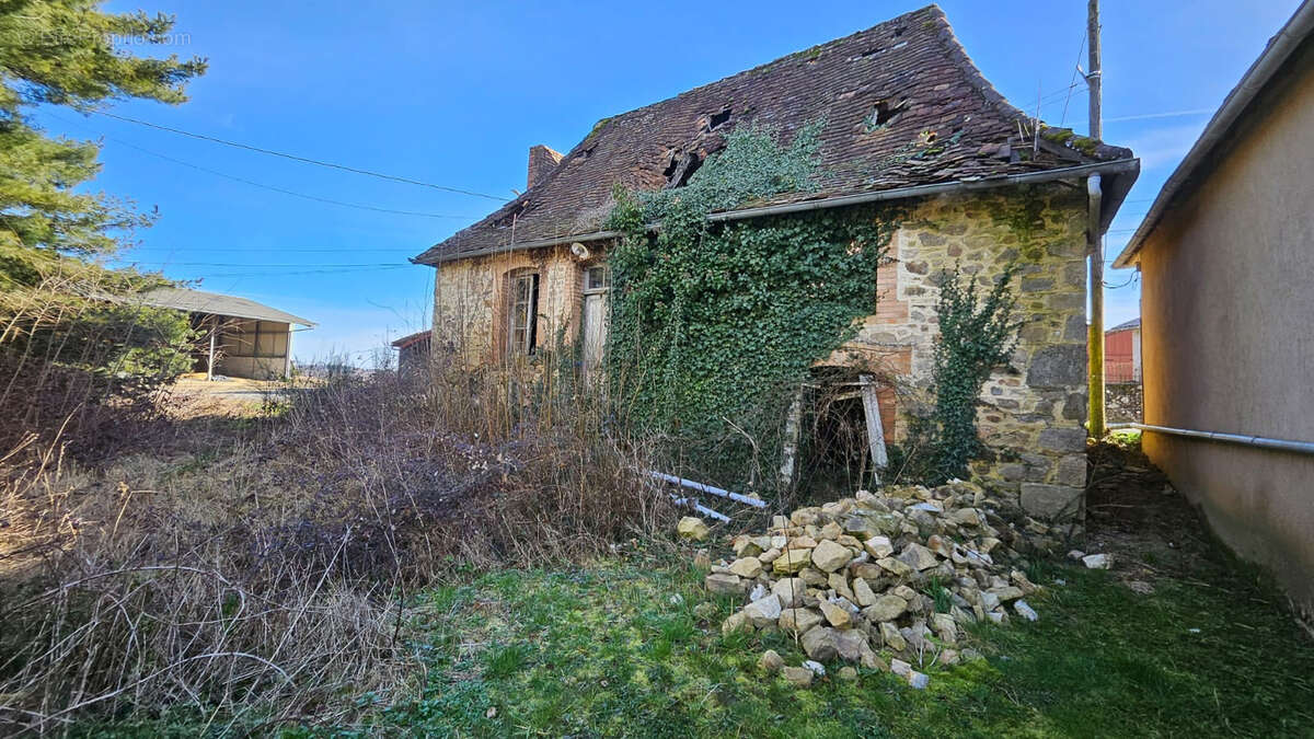 Terrain à LE CHALARD