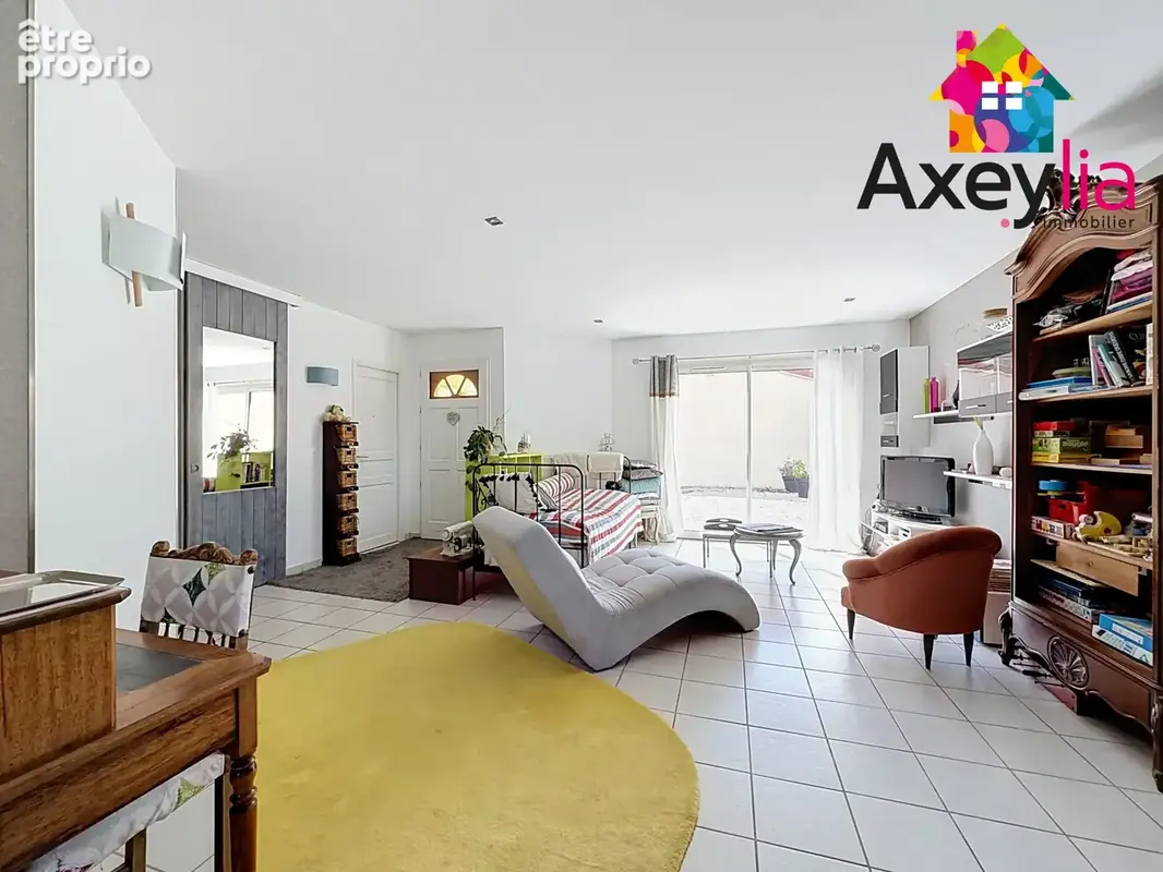 A vendre - chazelle sur lyon -  maison de plain-pied avec garage et terrain - photo 6