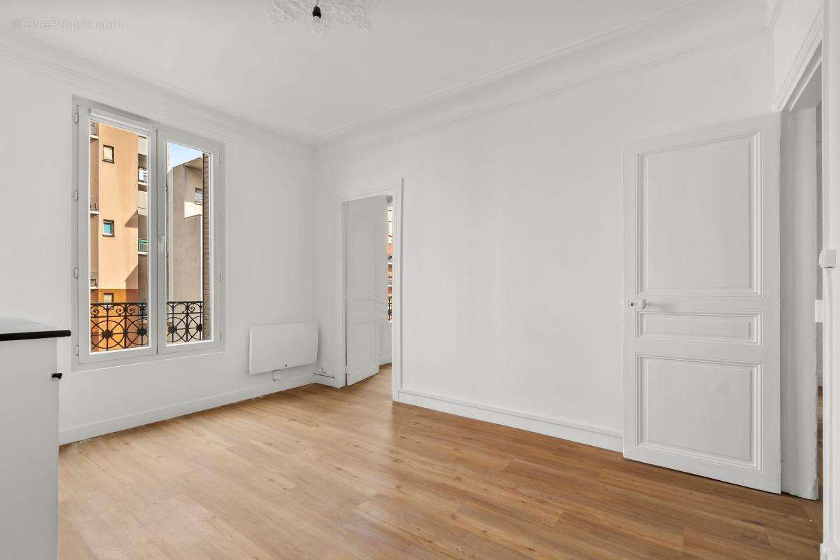 Appartement à COURBEVOIE