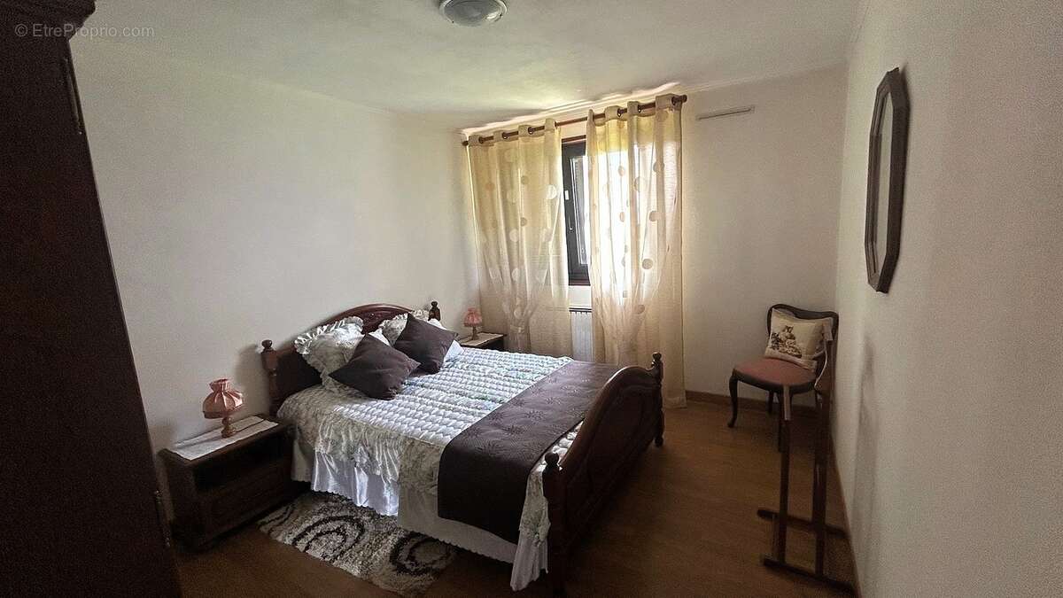 Chambre 2 (Plain-pied) - Maison à VETRAZ-MONTHOUX