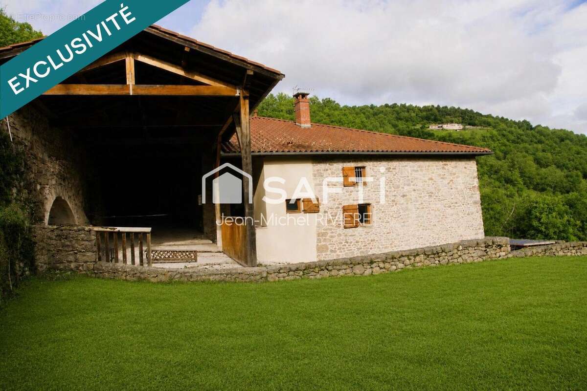 Maison 270 m² à Yzeron  - photo 2