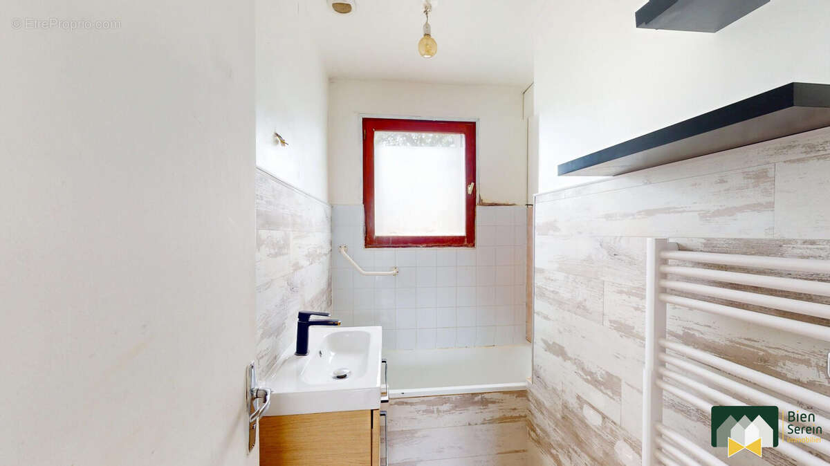 Salle de bains - Maison à LEVES