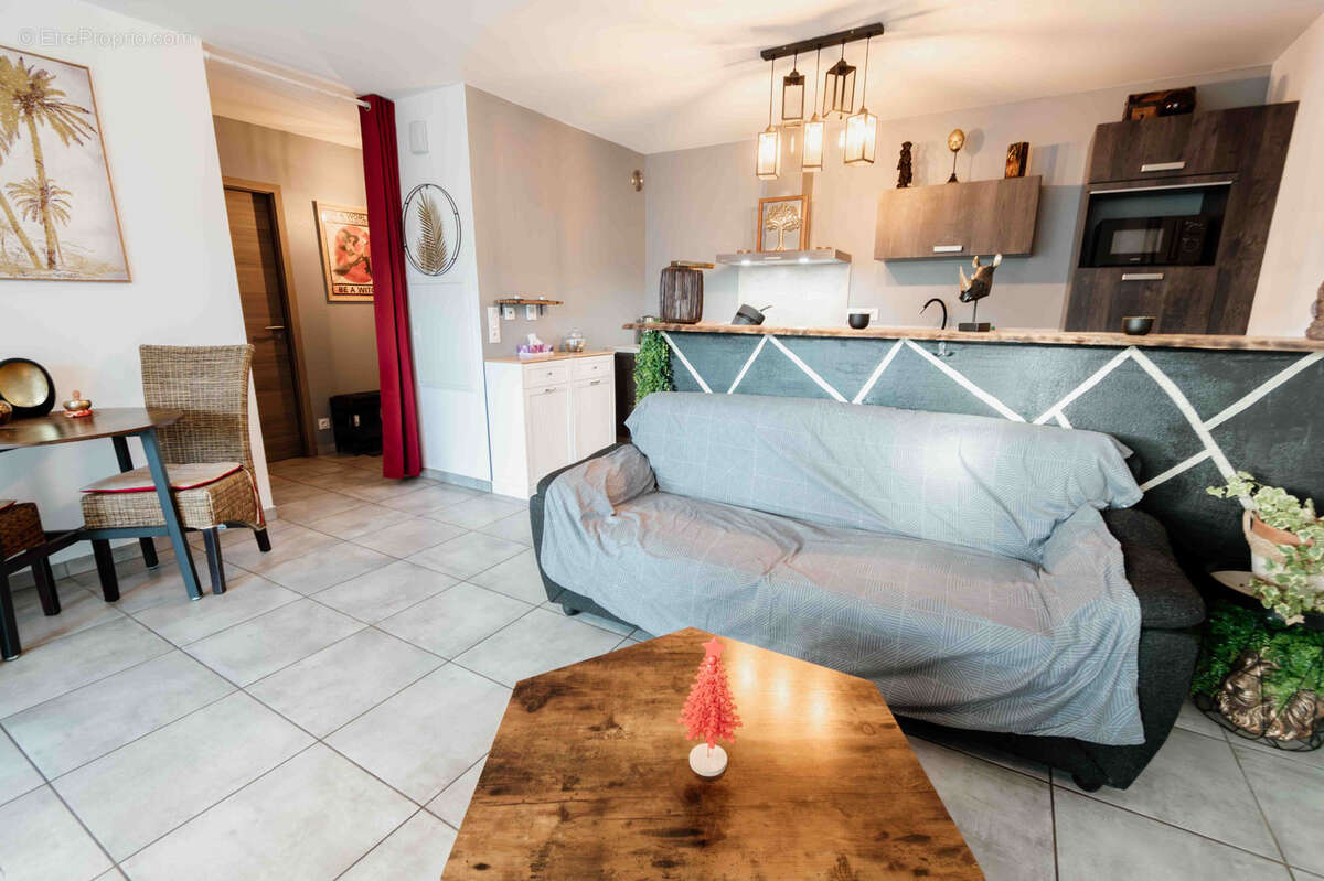 Appartement à LA RIVIERE-DRUGEON