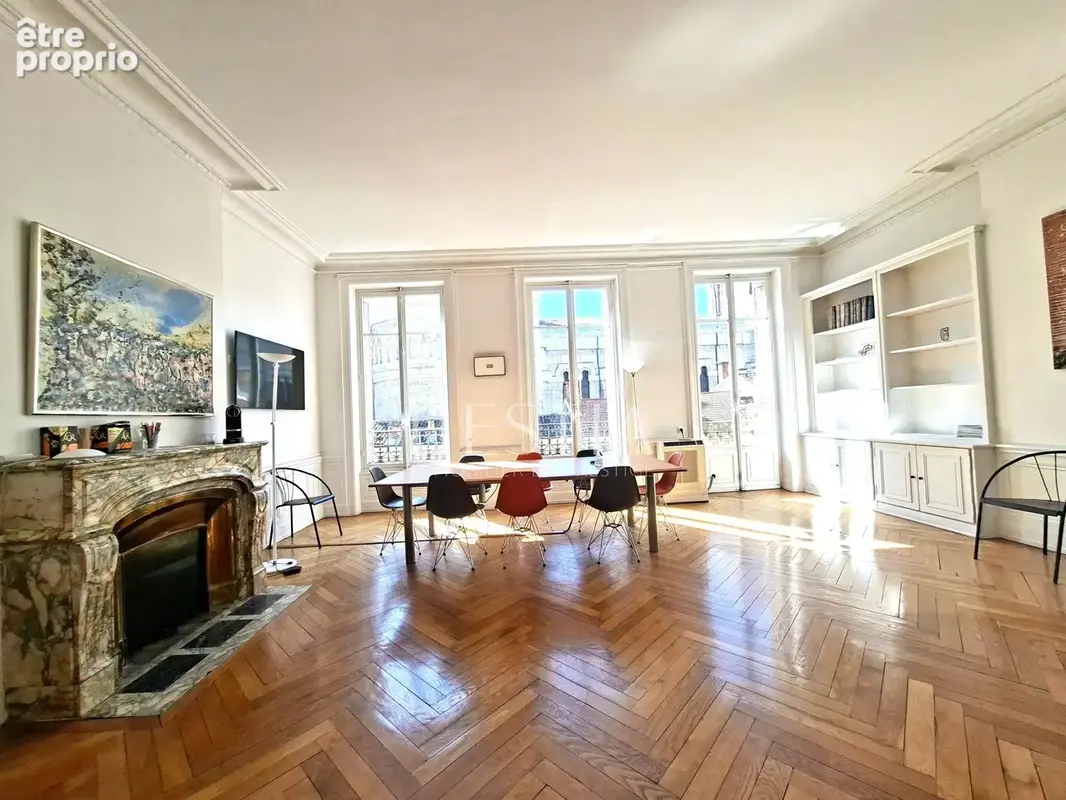 Vente T8 - Préfecture - 243 m² avec possibilité de division - photo 3