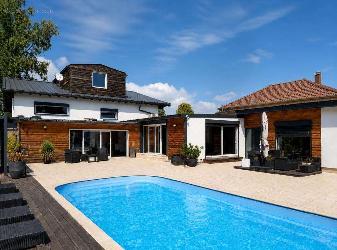 Maison de 12 pièces de 315 m² à Hambach - photo 2