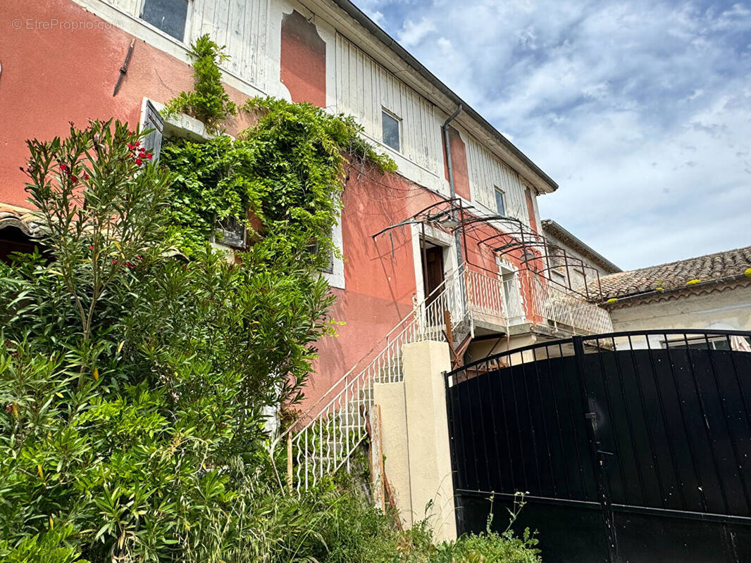 Appartement à CHATEAUNEUF-DE-GADAGNE