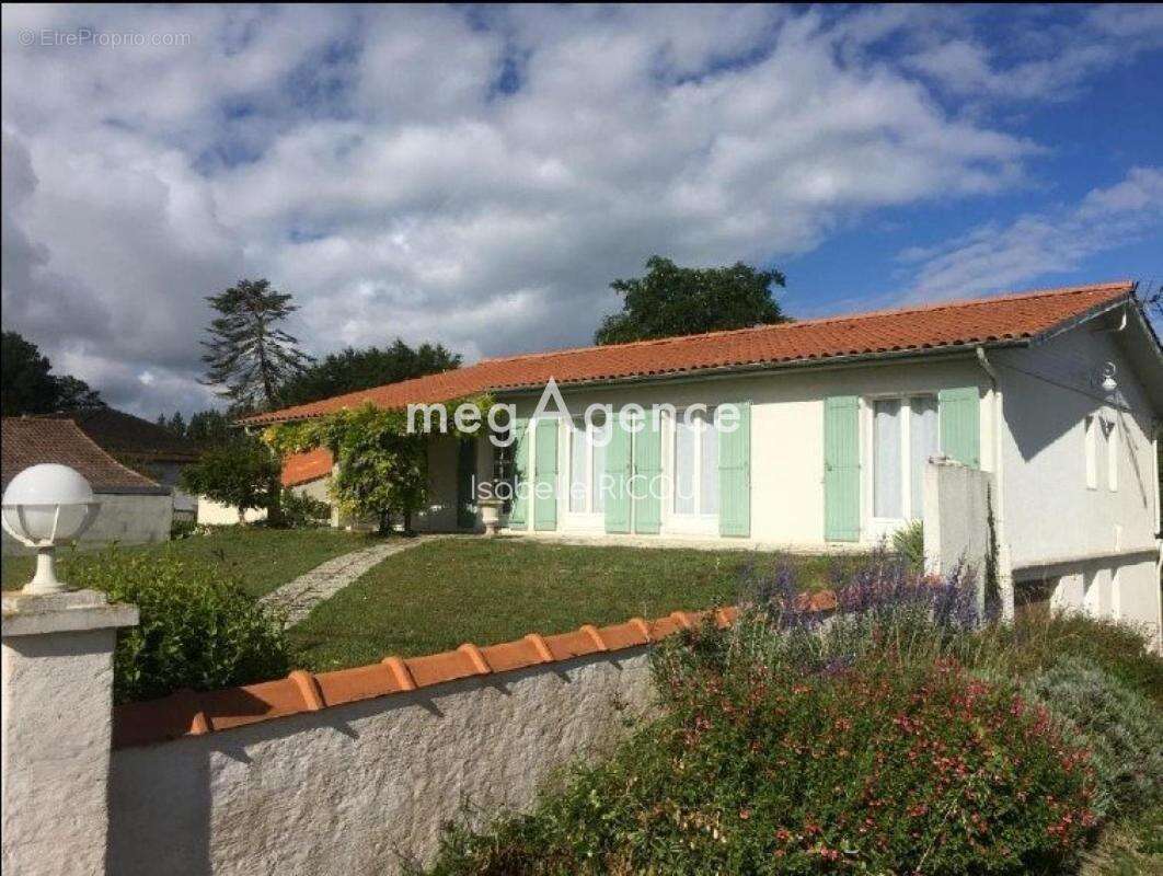 Maison à MARENNES