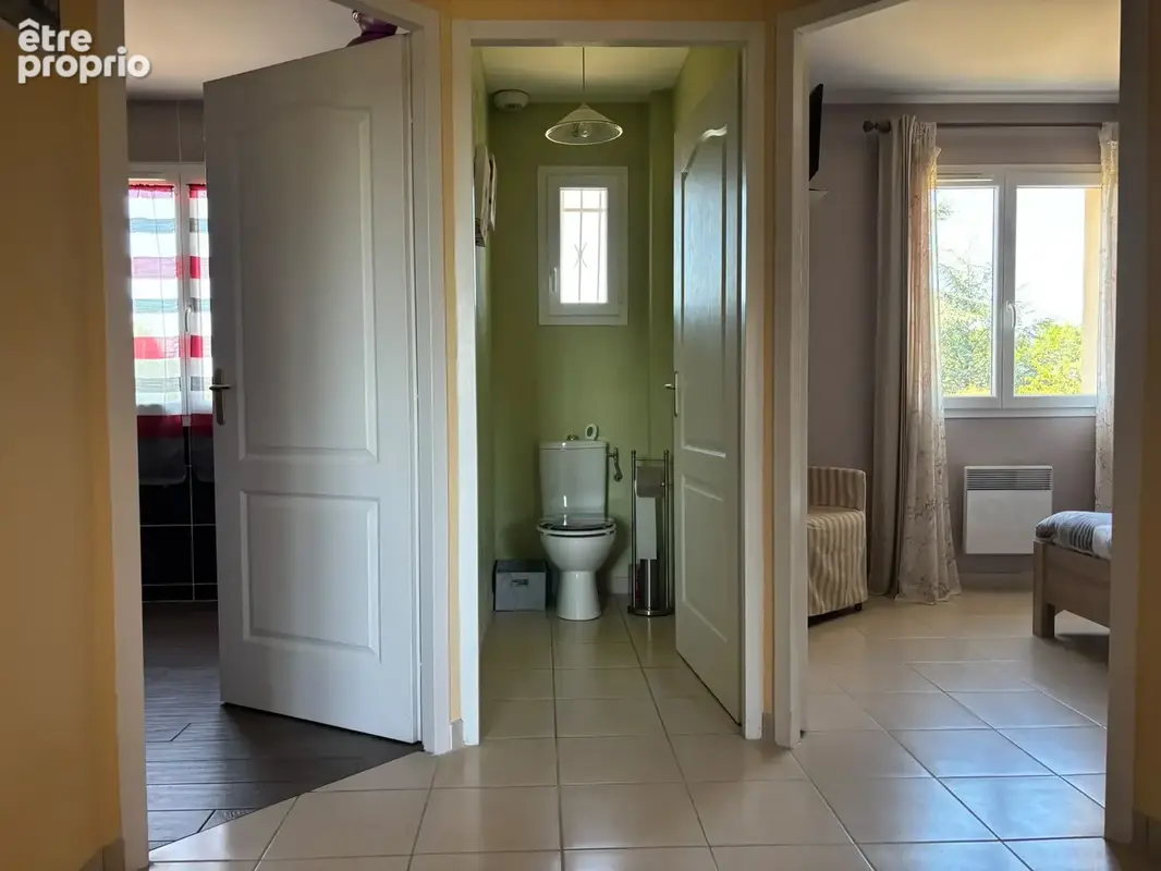 Maison familiale de 141 m2, 4 chambres avec dépendances et jardin arboré - photo 6