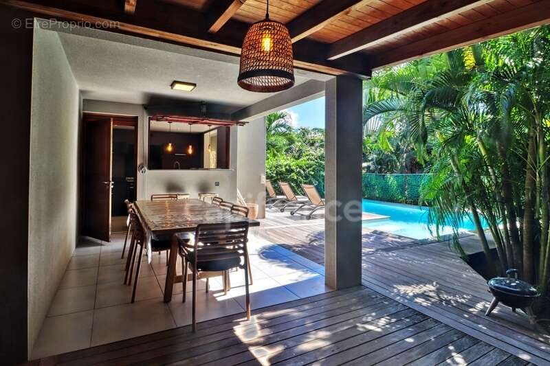 Maison à LES TROIS-ILETS