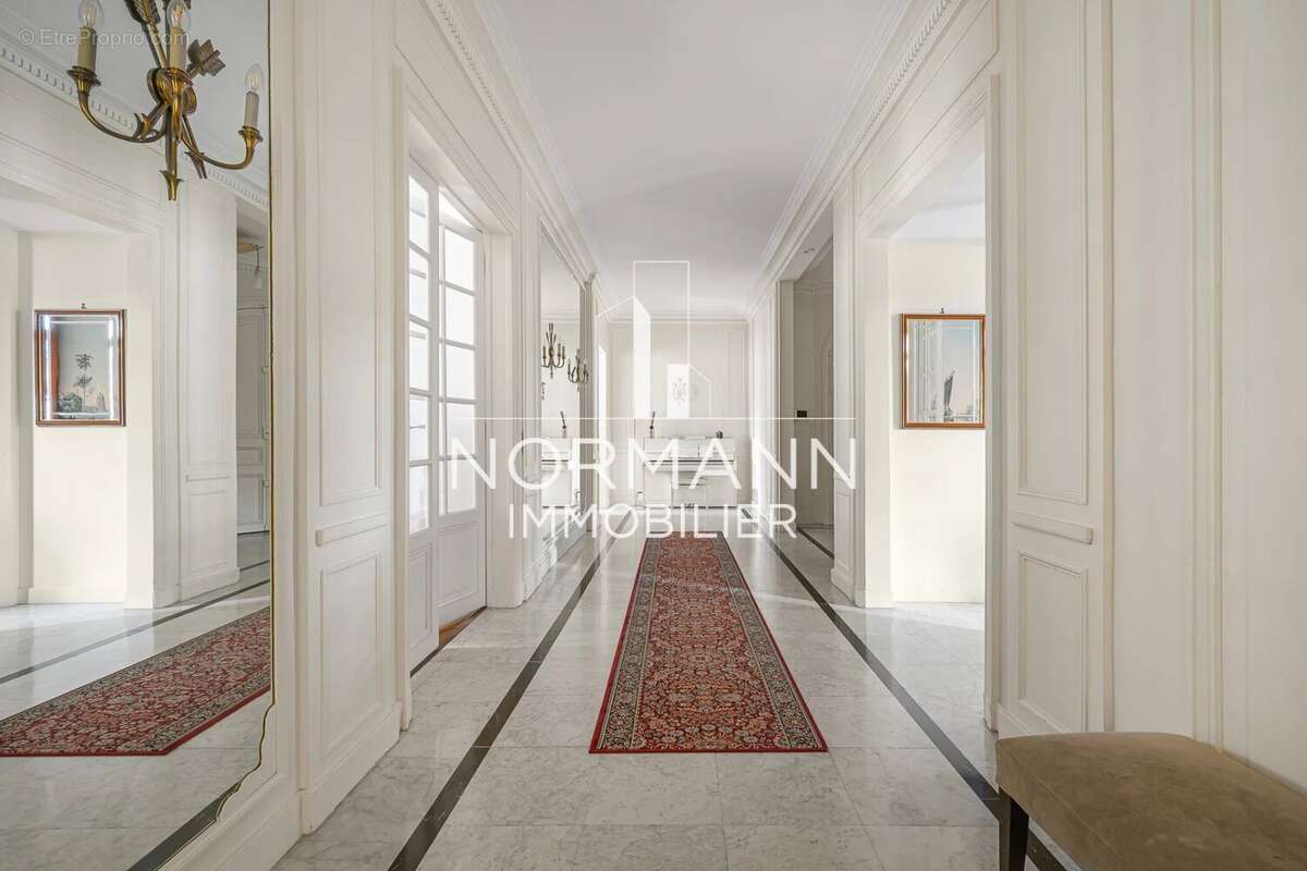 Appartement à PARIS-16E