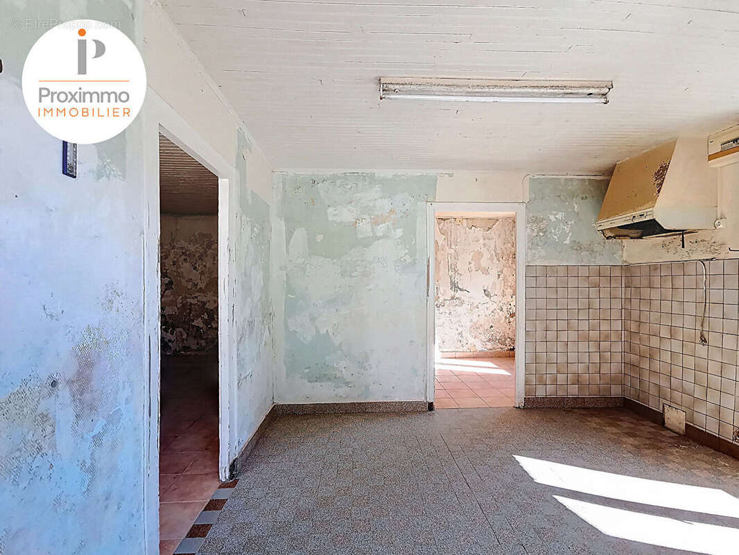 Maison a renover avec beau potentiel - photo 5