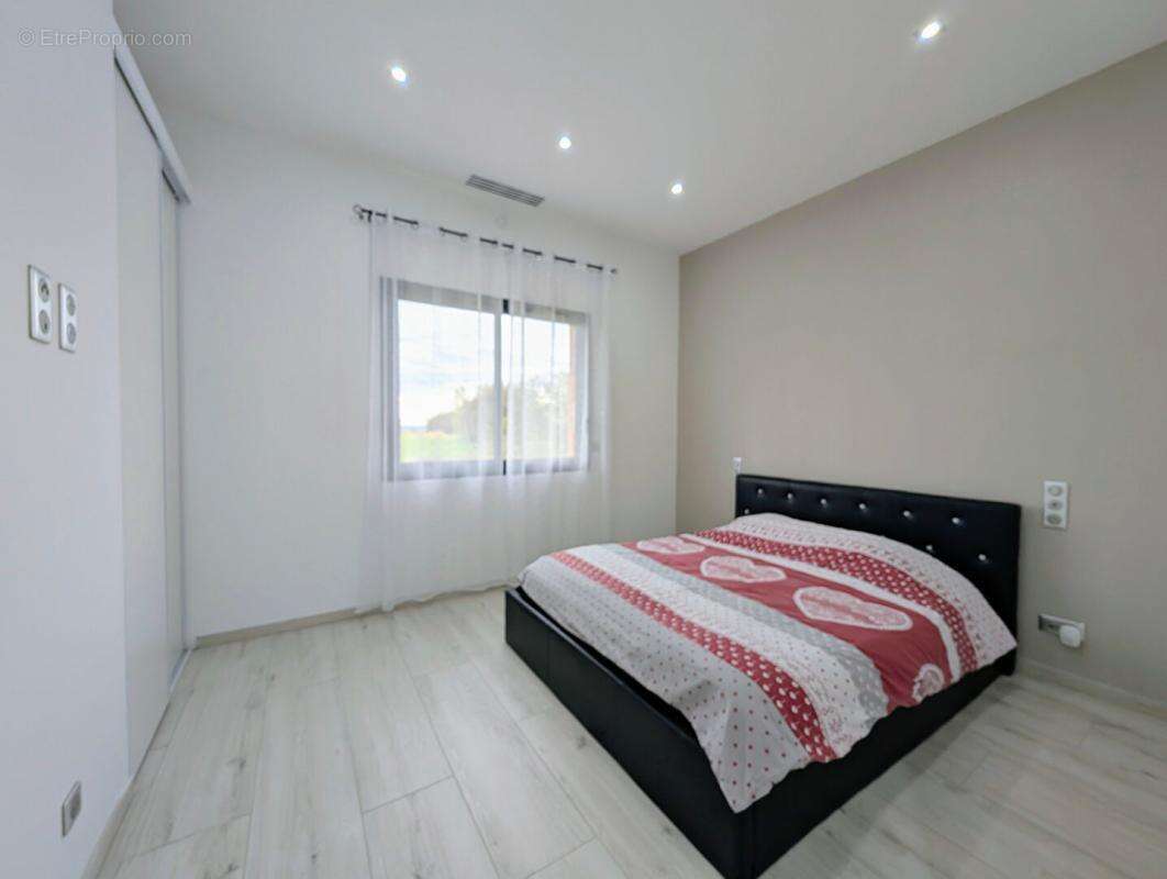 Maison à MONDAVEZAN