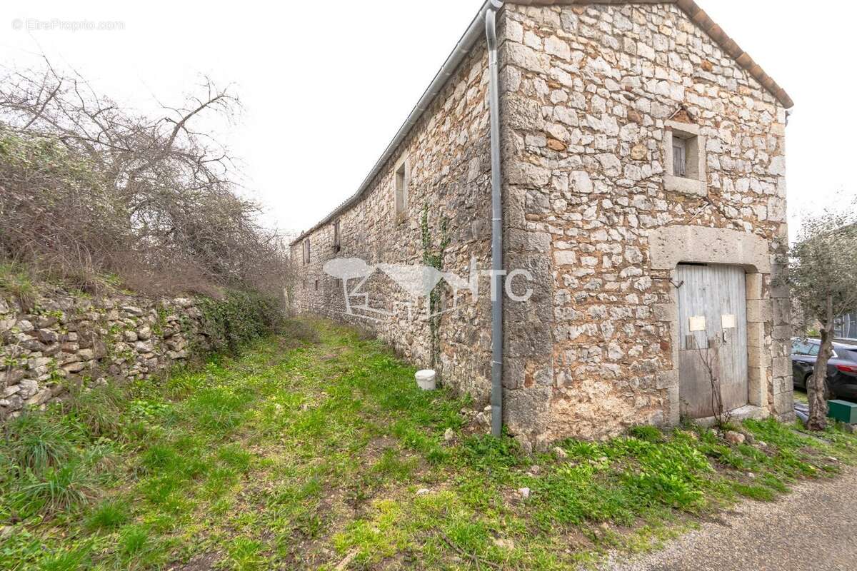 Grange a renover 1497m² de terrain - photo 10