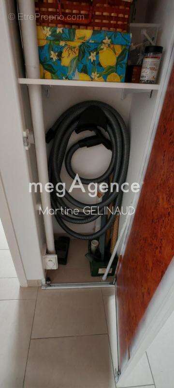 Maison 100 m² à Saint-Georges-Des-Coteaux  - photo 10