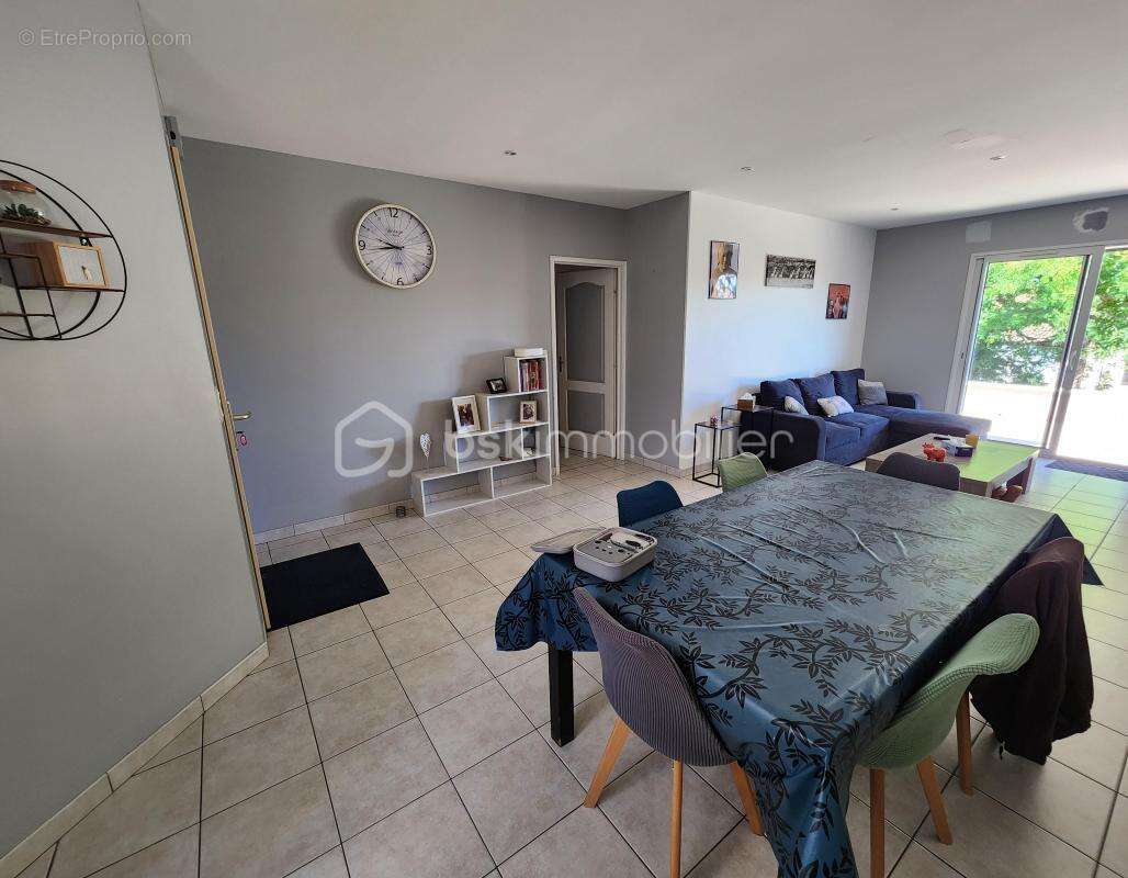 Maison à AZAY-LE-BRULE