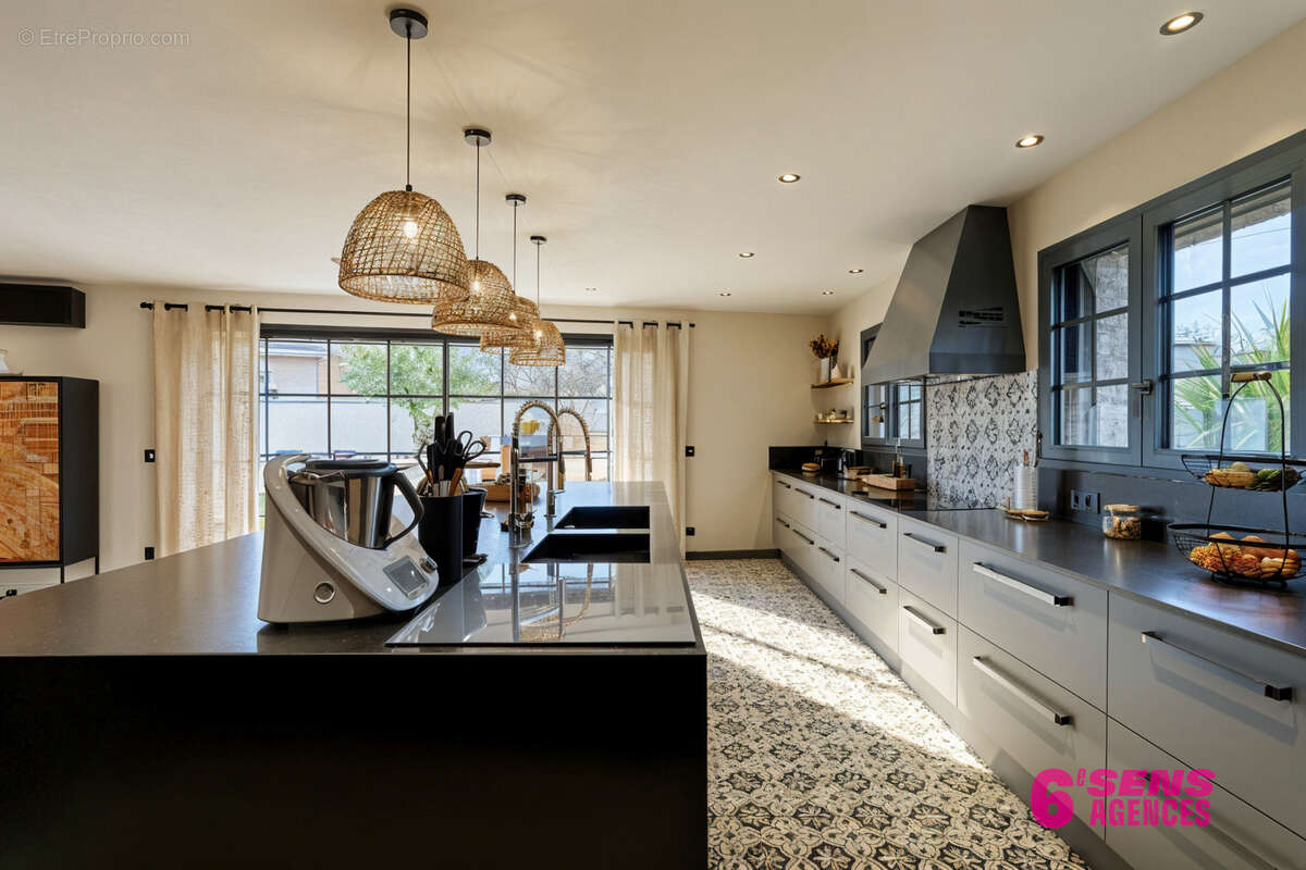 Maison à SAINT-BONNET-DE-MURE