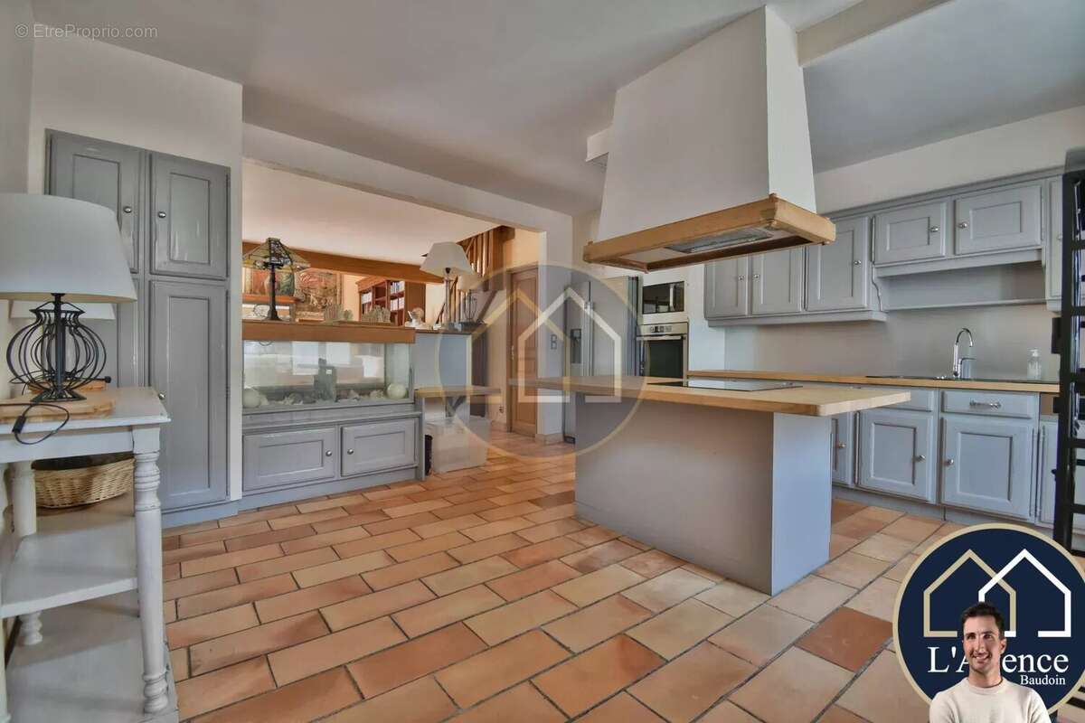 Maison à MONDONVILLE-SAINT-JEAN