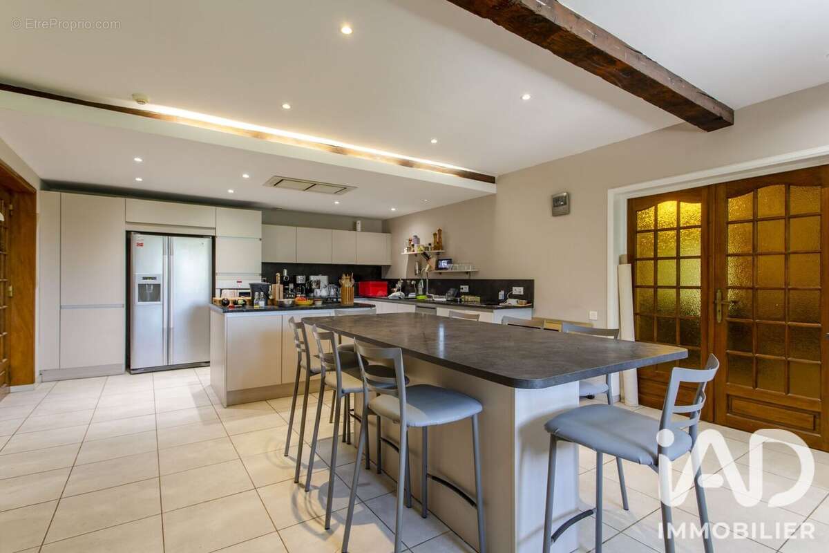 Maison 753 m² à Fontvieille  - photo 6