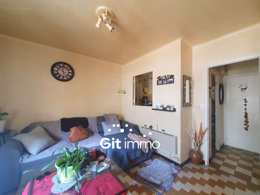 Appartement à MARSEILLE-5E