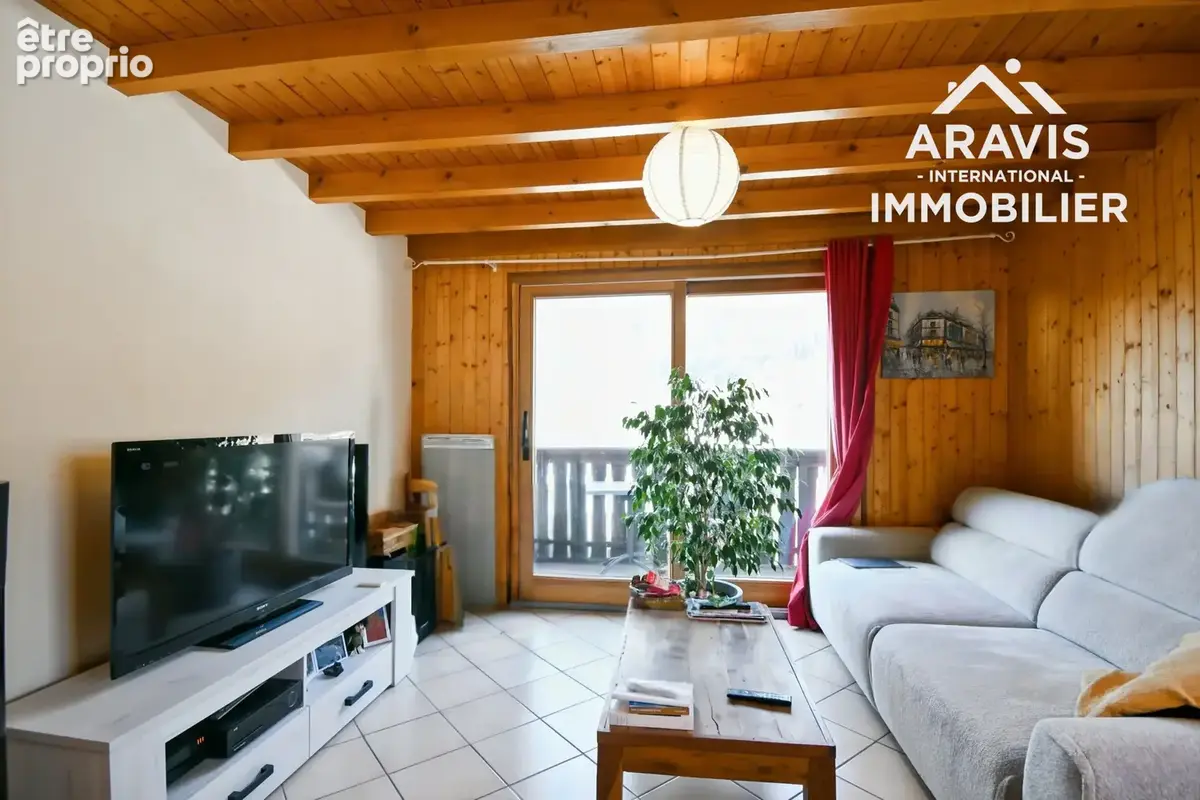 Maison composée de 3 appartements avec grands garages - photo 2