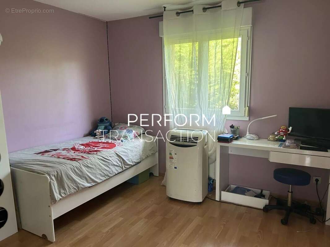 Maison à SAINT-NAZAIRE-LES-EYMES