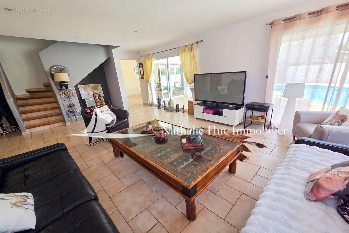 Maison 168 m² à Saint-Cyprien  - photo 2
