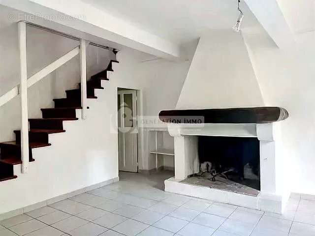 Maison à FONTVIEILLE