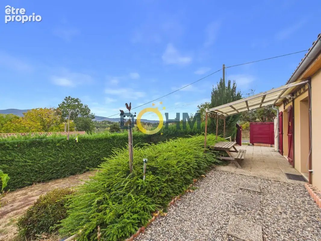Maison de plain-pied  avec terrain attenant . - photo 6