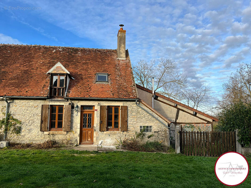 Maison à BESSAIS-LE-FROMENTAL