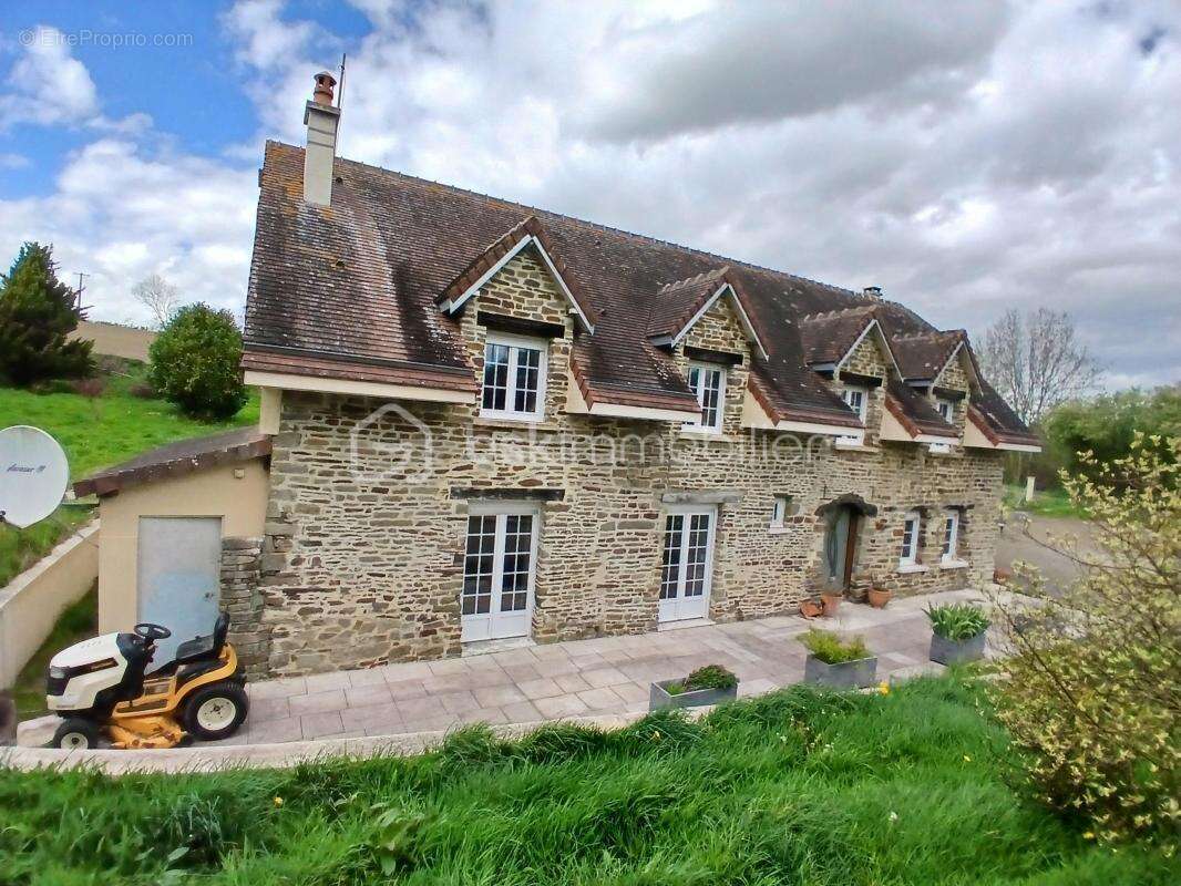 Maison à VASSY