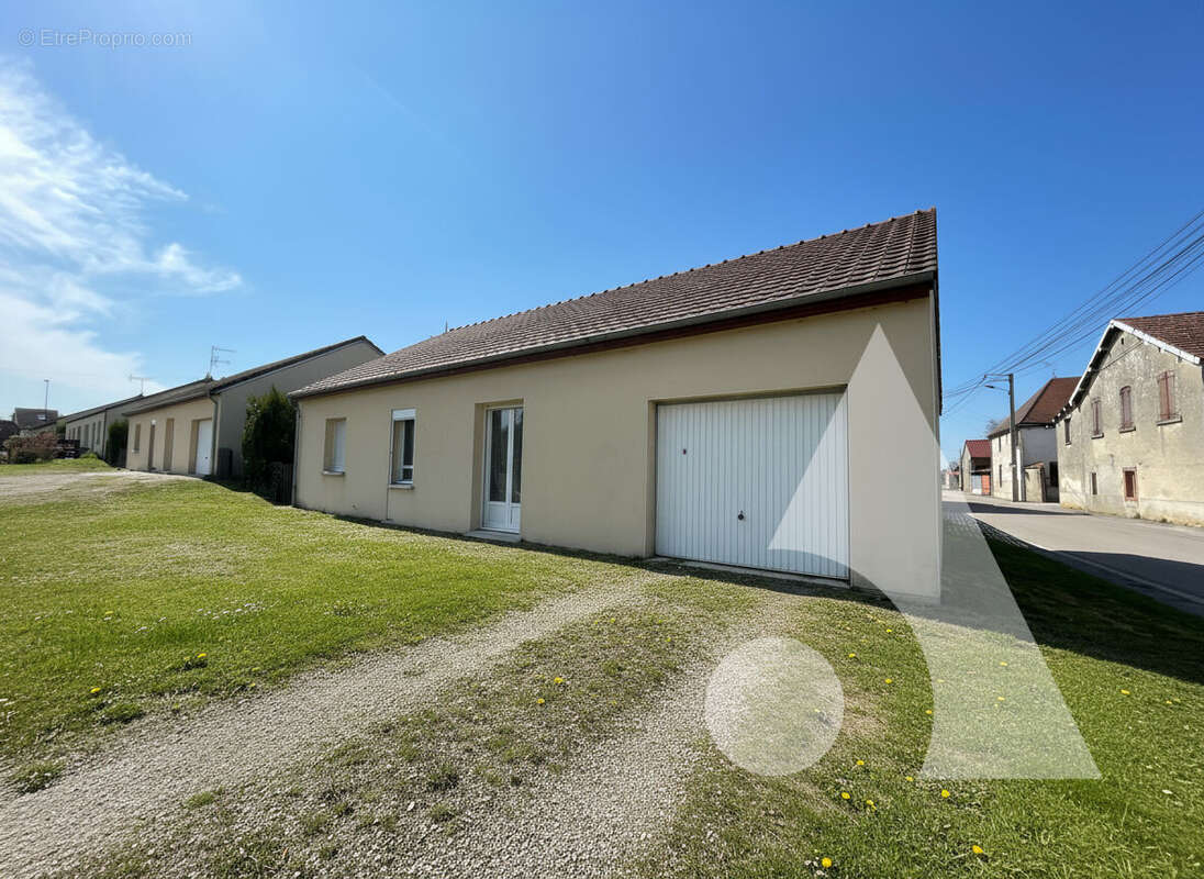 Maison à MAILLY-LE-CAMP