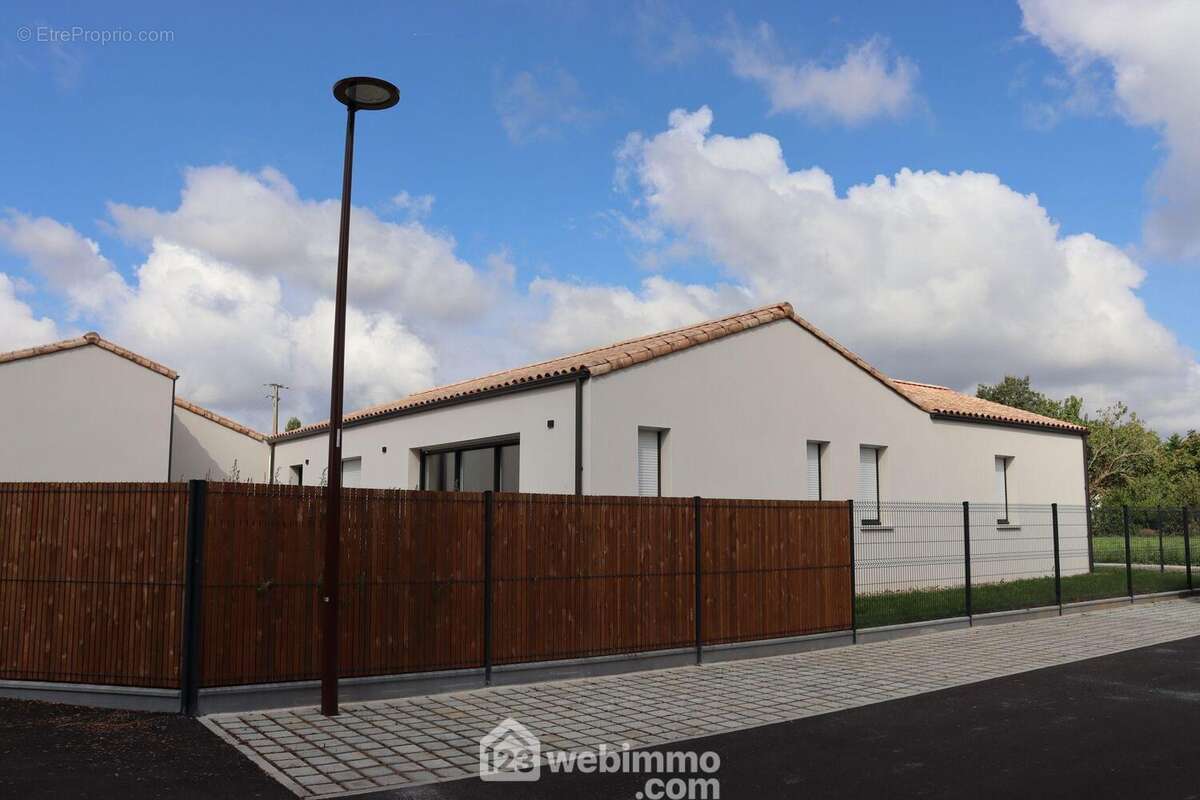 Equipement neuf, sans entretien. - Maison à SAINT-HILAIRE-LA-FORET