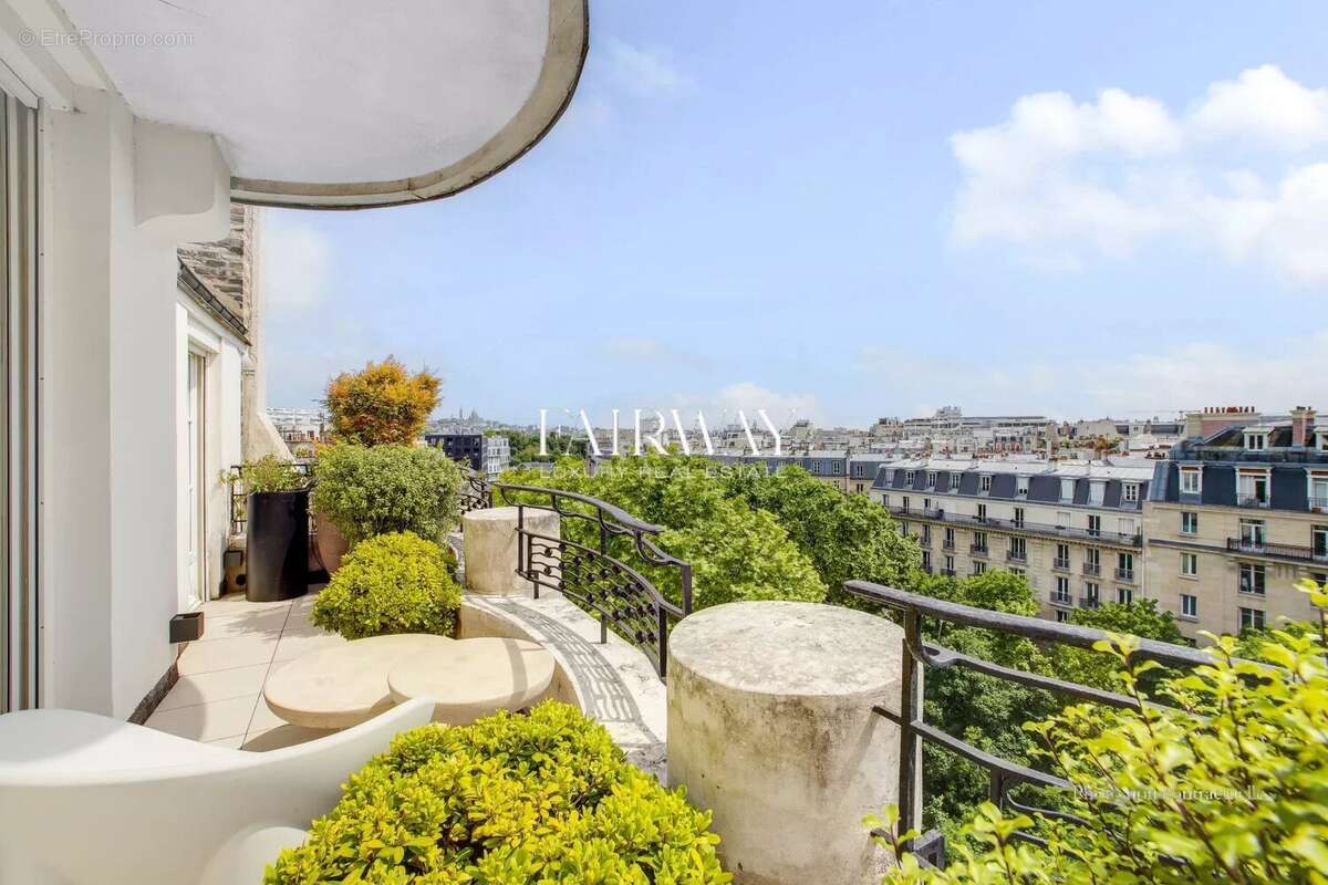 Appartement à PARIS-17E