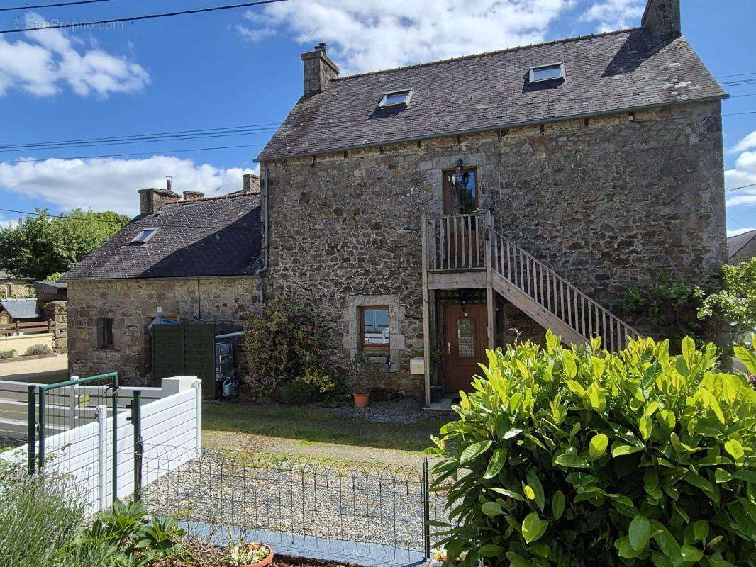 Maison à ROSTRENEN