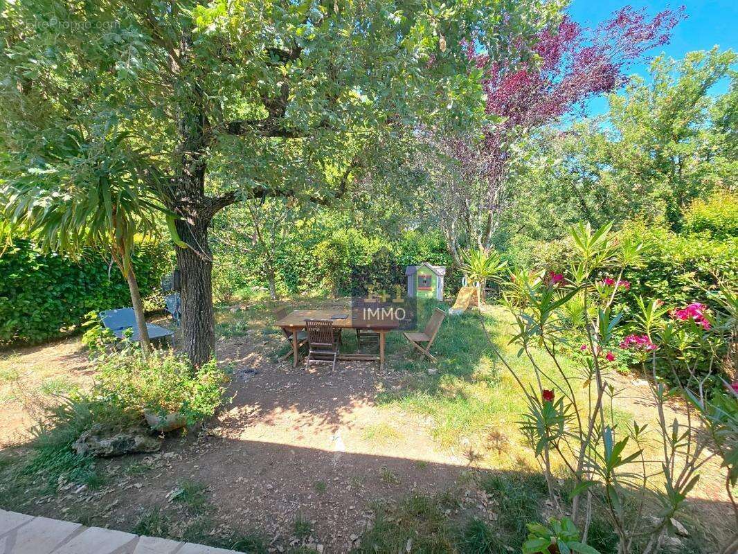 Maison à TOURRETTES