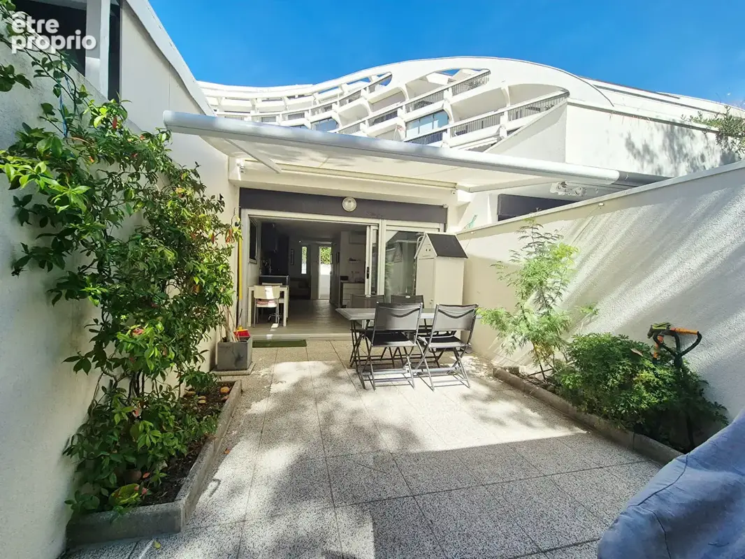 Villa en copropriété en 2ème ligne avec parking. - photo 5