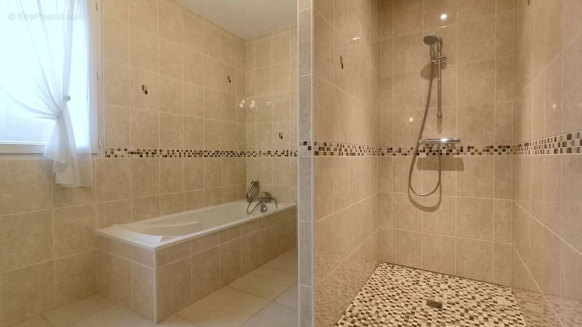 Maison à NEUVILLE-DE-POITOU