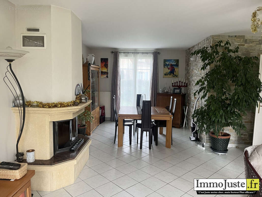 Maison à LE PERRAY-EN-YVELINES