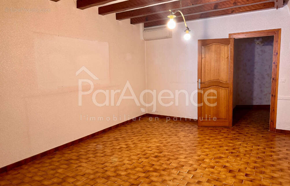 Commerce à VAUX-SUR-MER