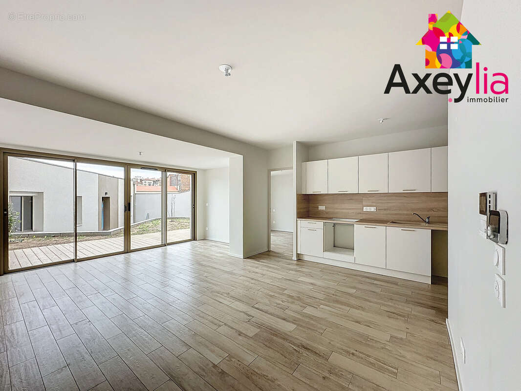 A vendre - roanne hyper centre - appartement t2 62 m2 avec exterieur, parking privé et cave (lot 14) - photo 5